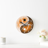 女の子陰陽バレーボール任意のパーソナライズされた色 ラウンド壁時計 (ホーム)