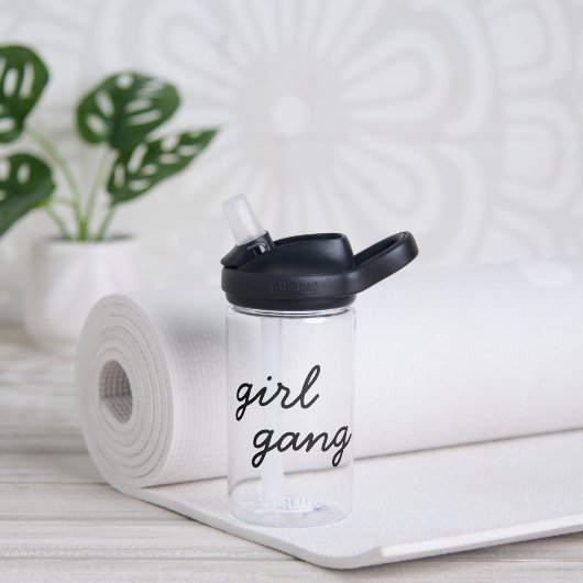 女の子集団かわいいフェミモダンニストの女の子パワースクリプト ウォーターボトル (ヨガ)