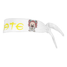 女の子黄色いベルトの空手の頭部の覆い