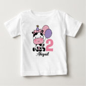 女の子2歳の誕生日パーソナライズされた牛ピンクのバルーン ベビーTシャツ (正面)