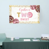女の子2nd誕生日2つのスイートドーナツパーティーバナー 横断幕 (トレードショー)