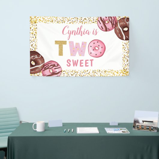 女の子2nd誕生日2つのスイートドーナツパーティーバナー 横断幕 (トレードショー)