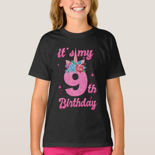 女の子9歳の古いギフト、9誕生日の女の子。 Tシャツ (正面)