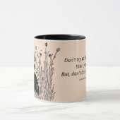 女の子、猫のバラドマニア・ベージュ マグカップ (中央)