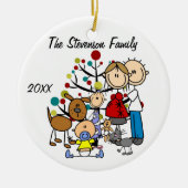 女の子、男の子、犬、猫のオーナメントが付いている予期しているカップル セラミックオーナメント (正面)