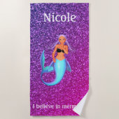 女の子"私信じは人魚のパーソナライズされた" ビーチタオル (正面)
