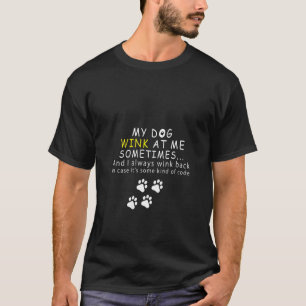 女の犬の愛人おもしろい私の犬のワインを私のソムに贈る Tシャツ