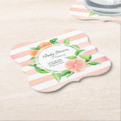 女の赤ちゃんのシャワーのグレープフルーツの柑橘類のテーマのピンク ペーパーコースター (アングル)