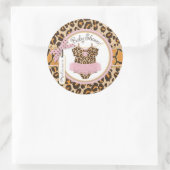 女の赤ちゃんのチュチュのチータのプリントのベビーシャワーのラベル ラウンドシール (バッグ)