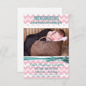 女の赤ちゃんのピンクおよびティール（緑がかった色）のシェブロンの写真 案内状 (正面/裏面)