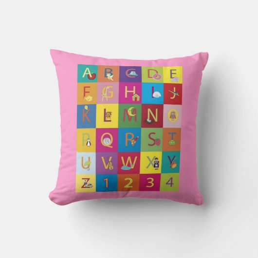 女の赤ちゃんのピンクのアルファベットの枕 クッション (正面)