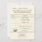 女の赤ちゃんのヴィンテージの帯出券の本のシャワー 招待状 (正面)