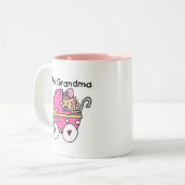 女の赤ちゃんの新しい祖母のTシャツおよびギフト ツートーンマグカップ (正面左)