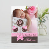 女の赤ちゃんの発表の招待のケーキはピンクVをぽんと鳴らします 案内状 (スタンド正面)