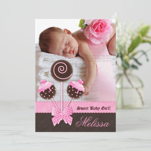 女の赤ちゃんの発表の招待のケーキはピンクVをぽんと鳴らします 案内状 (スタンド正面)