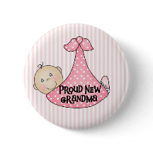 女の赤ちゃんの誇り高い祖母