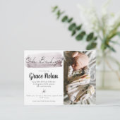 女の赤ちゃんの誕生の発表の郵便はがき 案内ポストカード (スタンド正面)