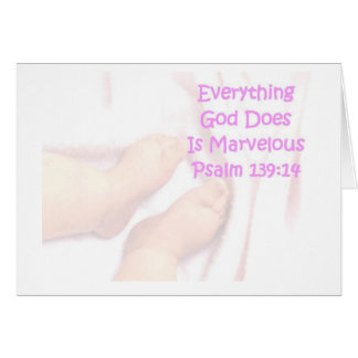 女の赤ちゃんの驚嘆