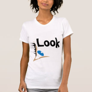 女のTシャツを衣服に見カジュアルる Tシャツ
