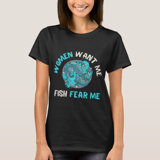 女は僕を求めてる 魚は僕を怖がる おもしろ 釣り Tシャツ (正面)