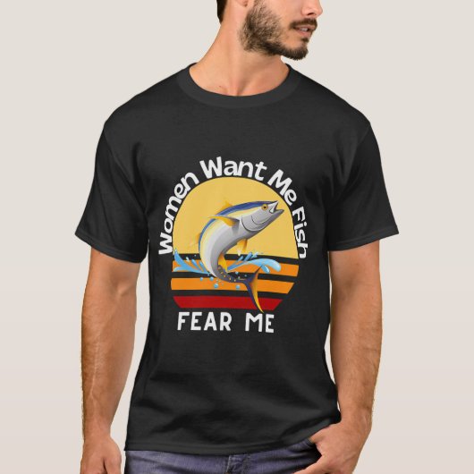 女は私を欲しがる 魚は私を恐れる Tシャツ (正面)