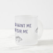 女は魚を欲しがる、魚はマグを恐れる フロストグラスマグカップ (正面右)