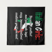 女イタリアンのおもしろい子 タペストリー (正面(横))