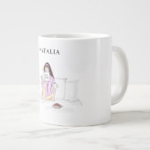 女カスタムの子、コーヒーを飲む、スケッチ。 ジャンボコーヒーマグカップ (正面右)