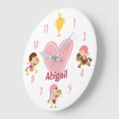 女パーソナライズされたの子とポニーピンクのハート馬 ラージ壁時計 (傾斜)