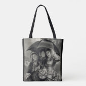 女ビクトリアンの子の傘の雨の日のビクトリアン女性 トートバッグ (裏面)