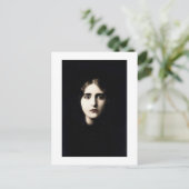 女ビクトリアン人が気を付け、目を丸くして ポストカード (スタンド正面)