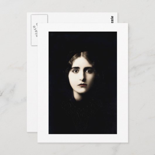 女ビクトリアン人が気を付け、目を丸くして ポストカード (正面/裏面)