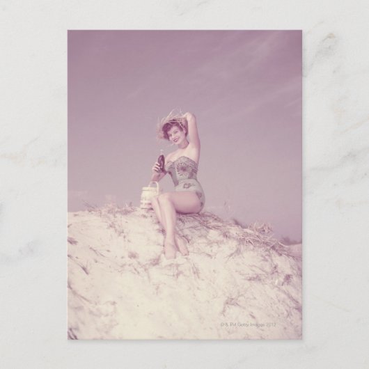 女リラックスのビーチ ポストカード (正面)