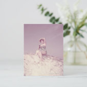 女リラックスのビーチ ポストカード (スタンド正面)