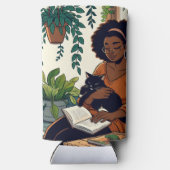 女リラックスは猫と本と植物を持つ スリム缶クーラー (裏面)