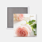 女国際的の日。ホワイトピンクローズマグネット マグネット (正面/裏面)