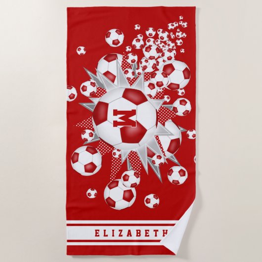 女子のサッカーボールの赤い名前をカスタムする ビーチタオル (正面)