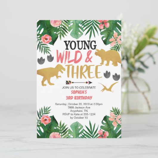 女子の若い野生と3つの恐竜の3番目の誕生日 招待状 (スタンド正面)
