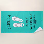女子の週末の休暇の旅行カスタム先 ビーチタオル (正面)