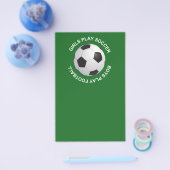 女子はサッカー、男子はフットボールをする チラシ (シングル)