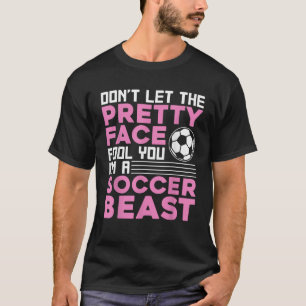 女子カッコいいサッカー10代の女子サッカー遊選手 Tシャツ