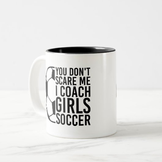 女子サッカーのギフトを監督するなんて怖くないのおもしろいよ ツートーンマグカップ (正面左)