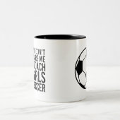 女子サッカーのギフトを監督するなんて怖くないのおもしろいよ ツートーンマグカップ (中央)