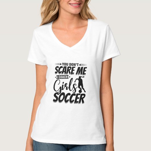 女子サッカーのギフトを監督するなんて怖くないのおもしろいよ Tシャツ (正面)