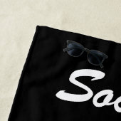 女子サッカーの渦巻き旋回とグリッターハート ビーチタオル (インサイチュ)