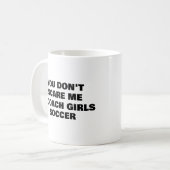 女子サッカーを監督するなんて怖がらない コーヒーマグカップ (正面左)