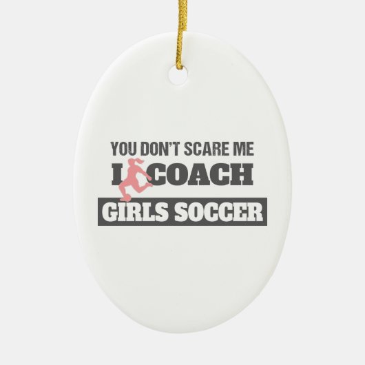 女子サッカーを監督するなんて怖がらない セラミックオーナメント (正面)