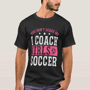 女子サッカーコーチ私を怖がらせるGiコーチ Tシャツ