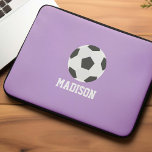 女子サッカーパーソナライズされた ラップトップスリーブ<br><div class="desc">サッカーボールパーソナライズされたキッズデザイン。</div>