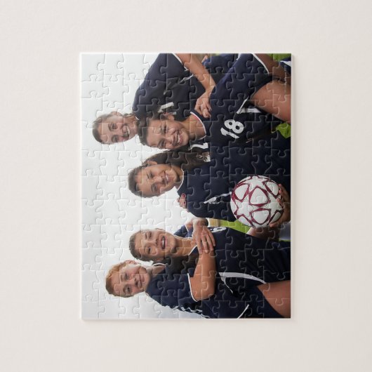 女子サッカー10代の選手の集団ポートレート ジグソーパズル (縦)